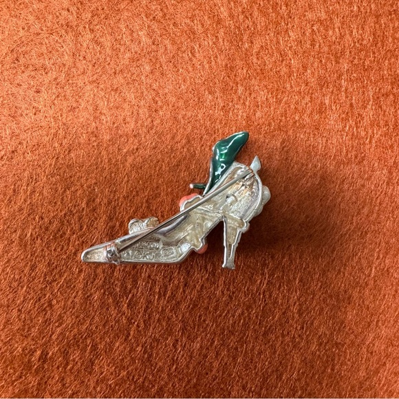 Kenneth Jay Lane Green and Silver Art Nouveau Brooch - Picture 3 of 3